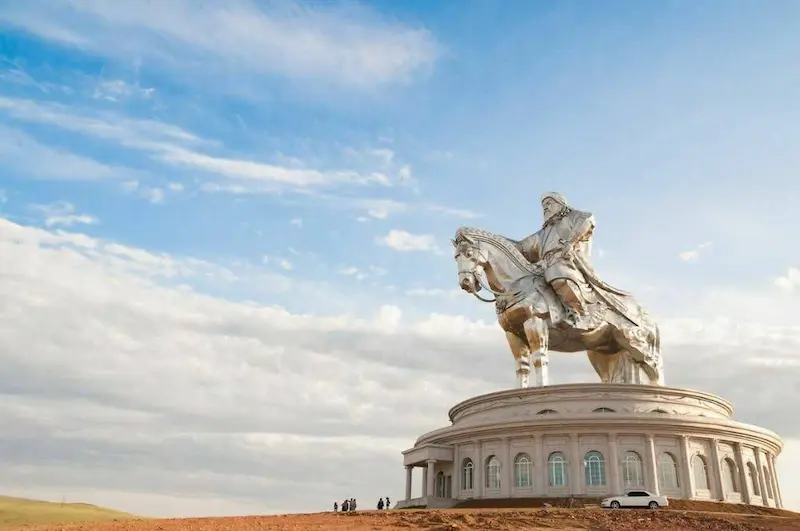 مجسمه چنگیزخان
